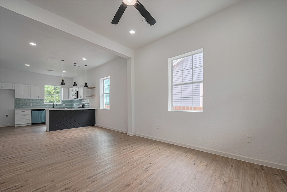 1014 13th St, Galveston, TX 77550 - photo 1