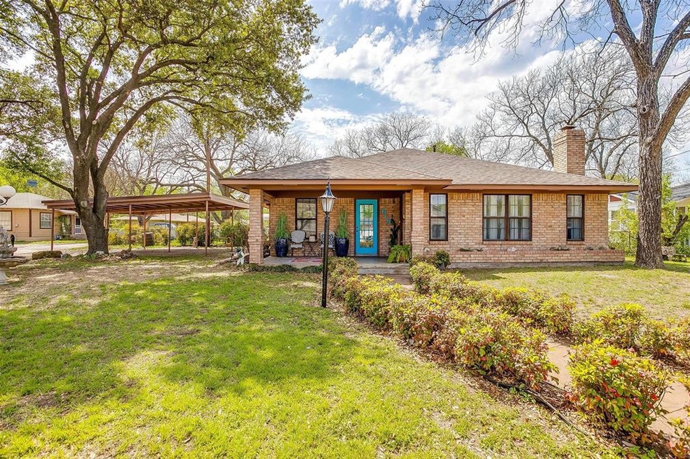 615 Granbury St, Cleburne, TX 76033 - photo 1