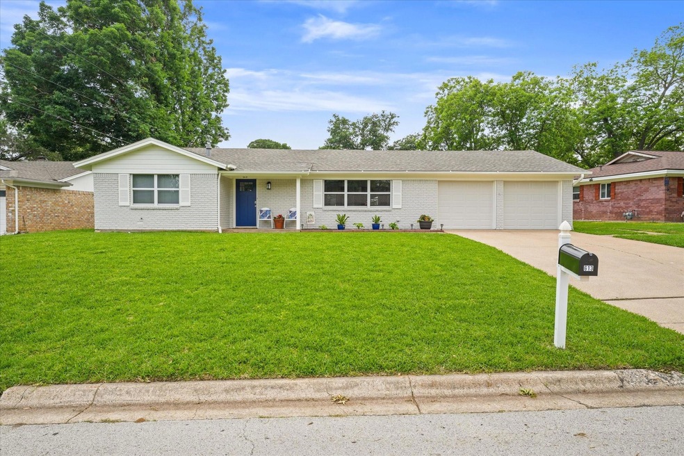 613 Cullum Ave, Hurst, TX 76053 - photo 1