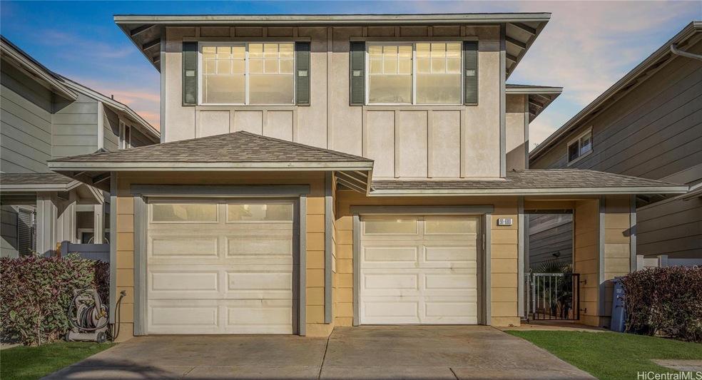 This Ewa-by-Gentry home is ready for you add your 