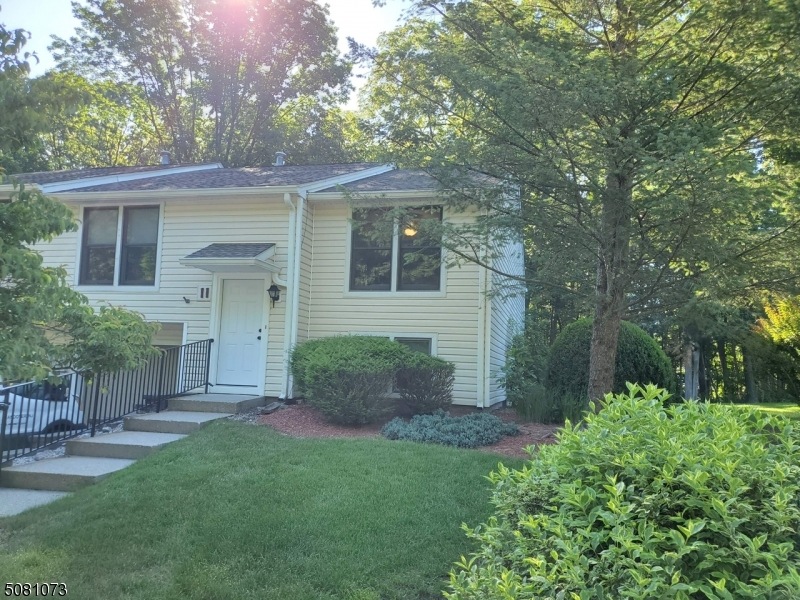 11 Pebblestone Ln, Hamburg, NJ 07419 - photo 1