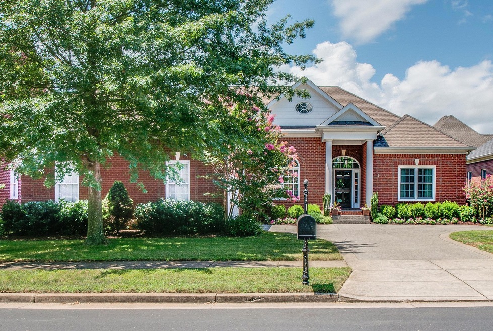 Welcome to 114 Gardenia Way in the sought after Willowsprings 