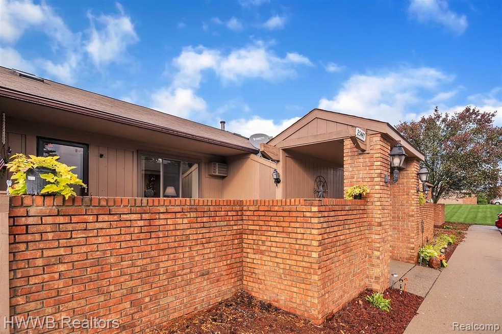 01-25447 Concord Lane-WindowStill-R.jpg