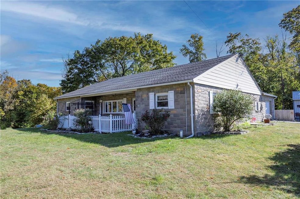 1365 Sleepy Hollow Rd, Pennsburg, PA 18073 - photo 1