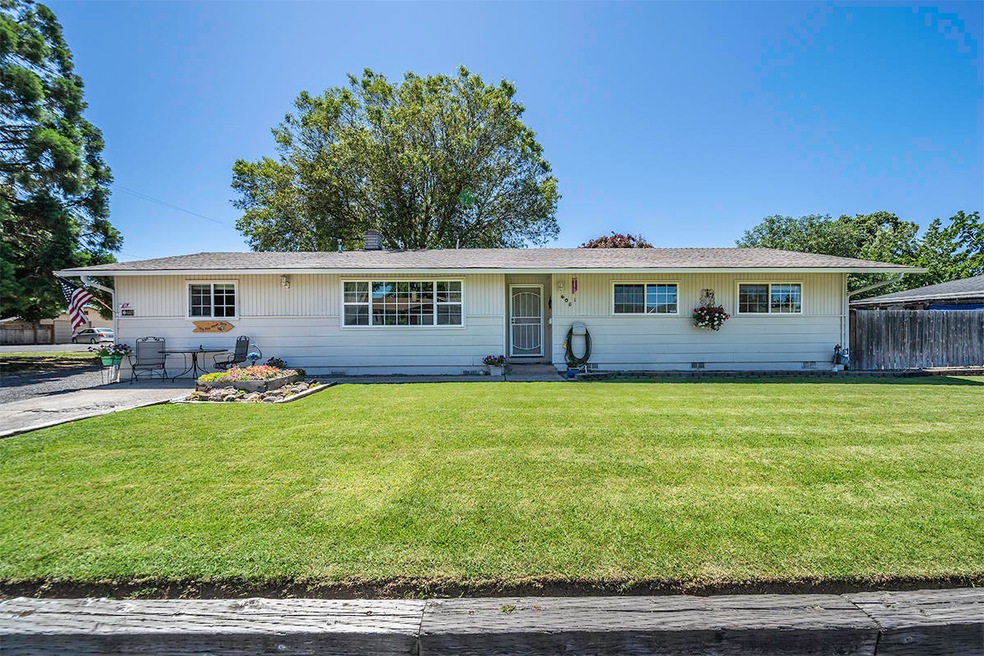 605 N 5th St, Central Point, OR 97502 - photo 1