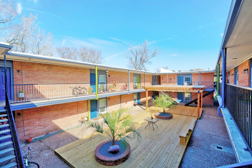 935 Byrne St unit 10, Houston, TX 77009 - photo 1