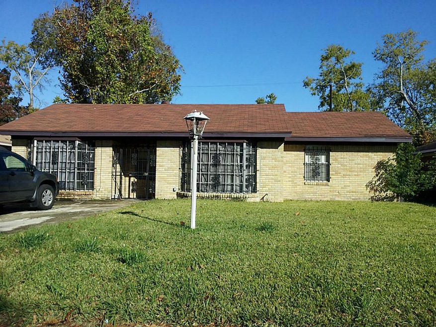 515 E Delz Dr, Houston, TX 77022 - photo 1