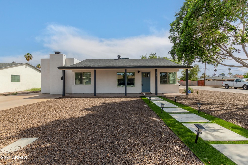 1901 E Avalon Dr, Phoenix, AZ 85016 - photo 1