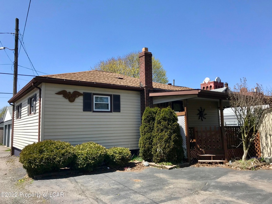 126 E Grant St, McAdoo, PA 18237 - photo 1