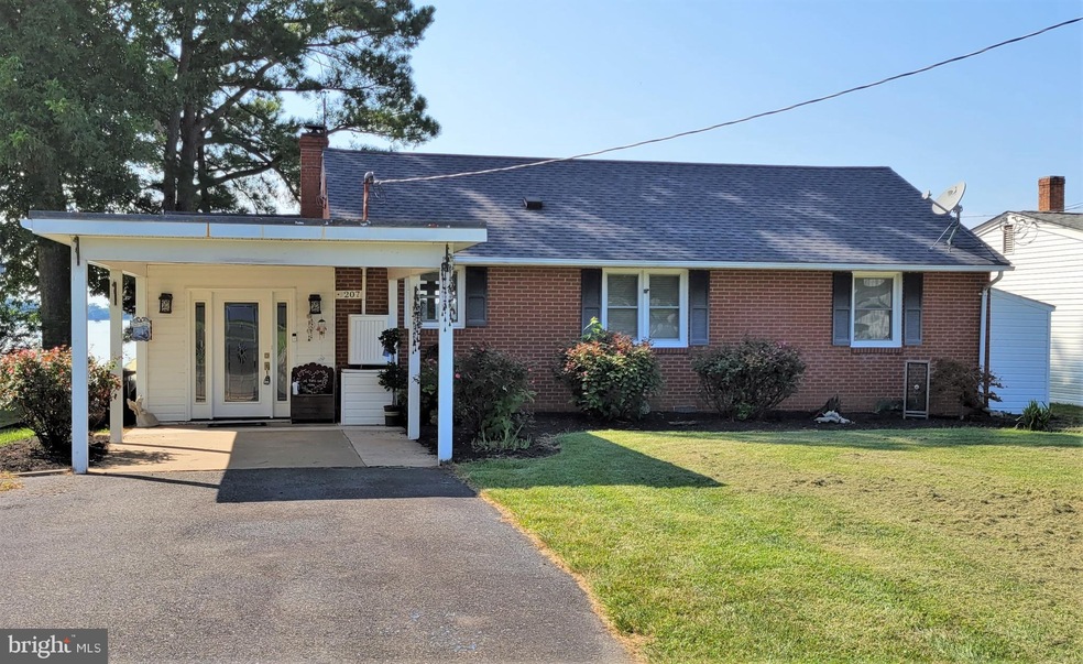 207 Pearson Dr, Colonial Beach, VA 22443 - photo 1