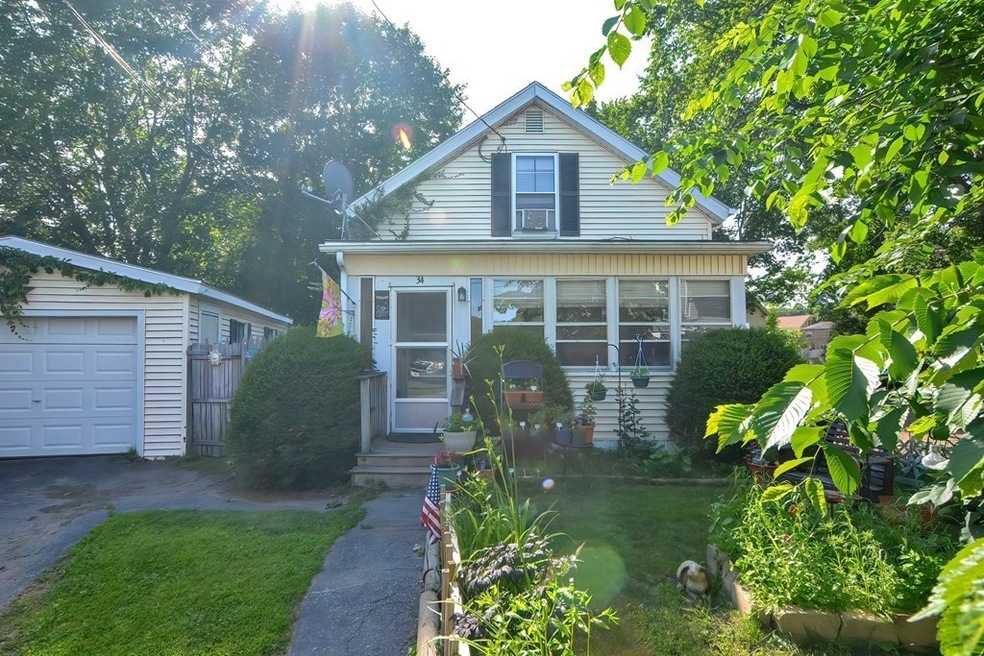 34 Maple St, Spencer, MA 01562 - photo 1