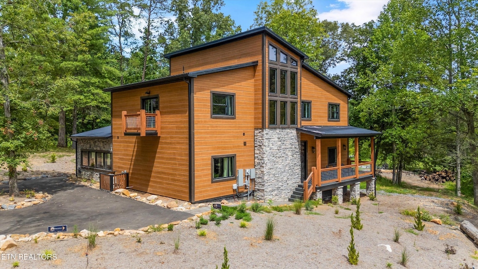 Pending $1,850,000 • Co-Listing Agent