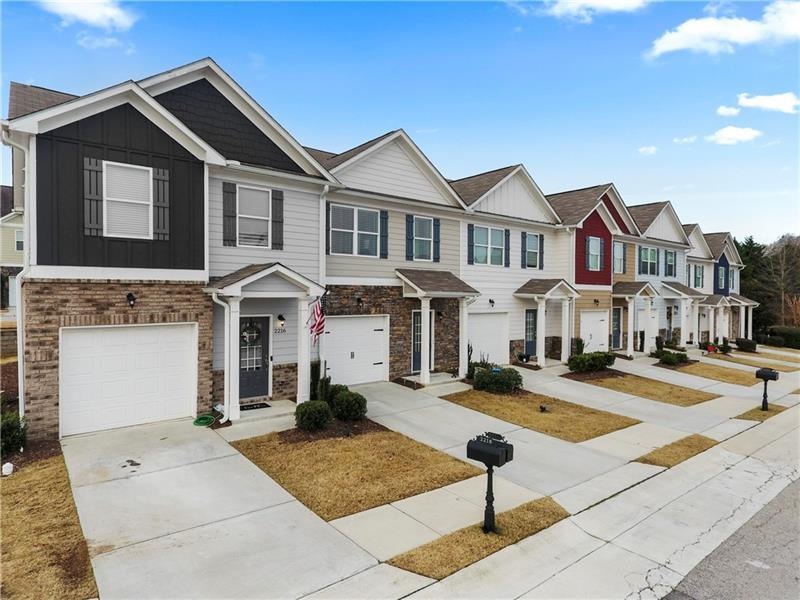 2214 Sandridge Commons Ln, Gainesville, GA 30501 - photo 1