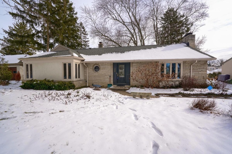 366 S Broadleigh (2)