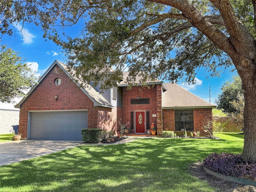 8 Rayburn Ridge, Angleton, TX 77515 - photo 1