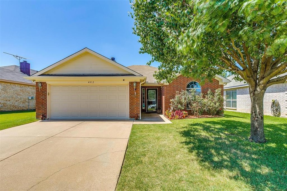 4812 Topaz Ln, Granbury, TX 76049 - photo 1