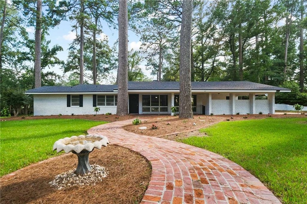 213 Hembling Dr, Pineville, LA 71360 - photo 1