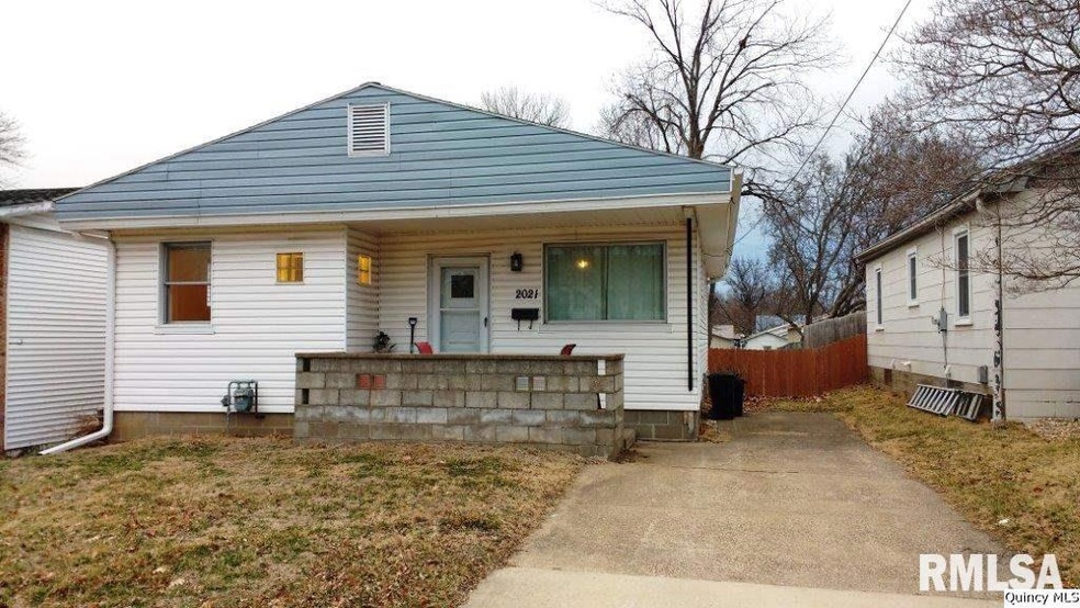 5122 N Division St, Davenport, IA 52806 - photo 1
