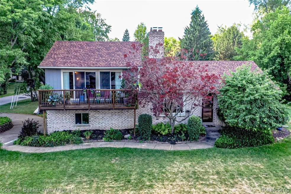 Gorgeous 2-level on expansive corner lot