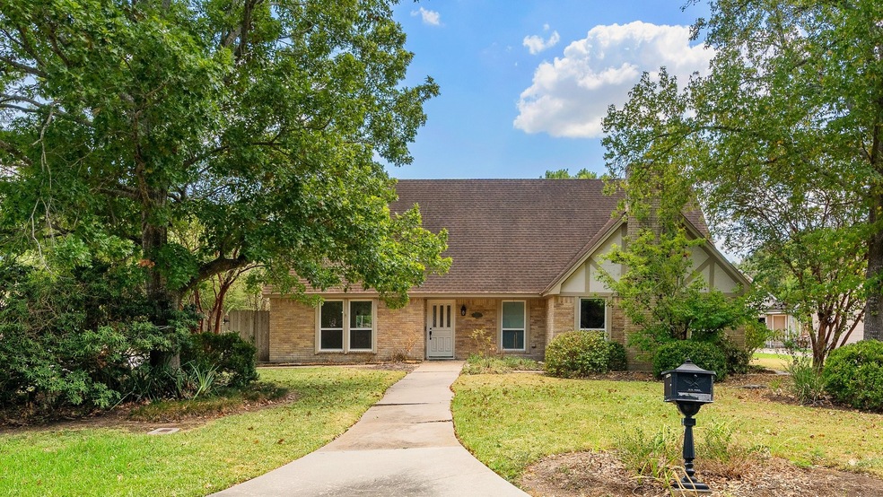 1701 Willow Dr, Richmond, TX 77469 - photo 1