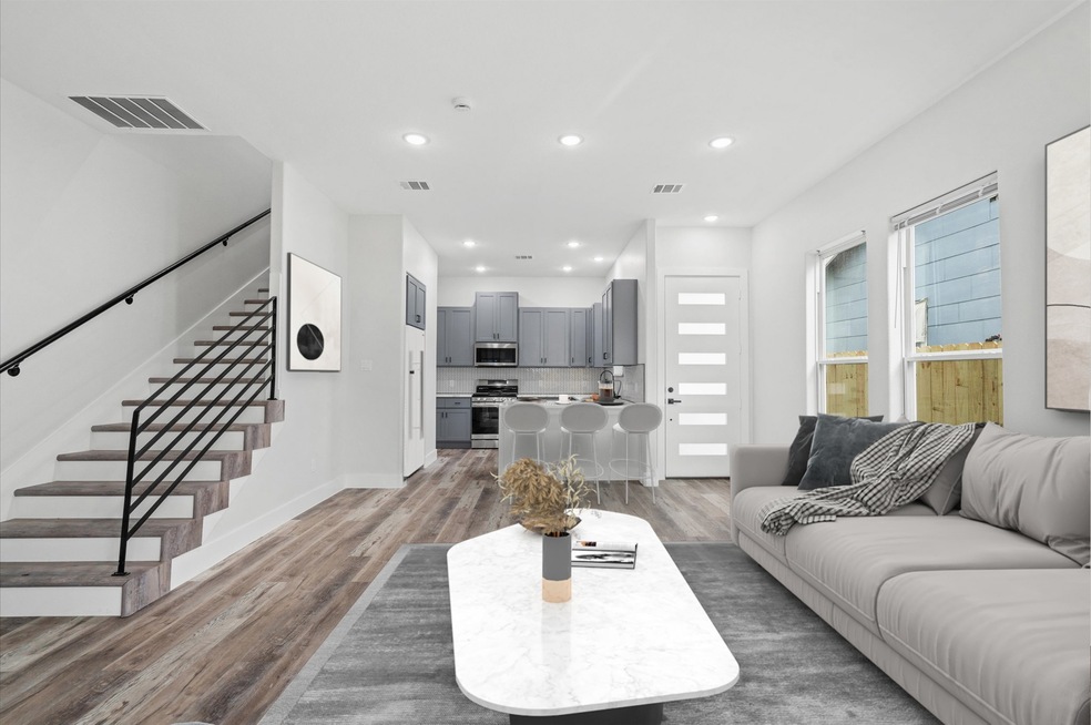 108 E 44th St unit E, Houston, TX 77018 - photo 1