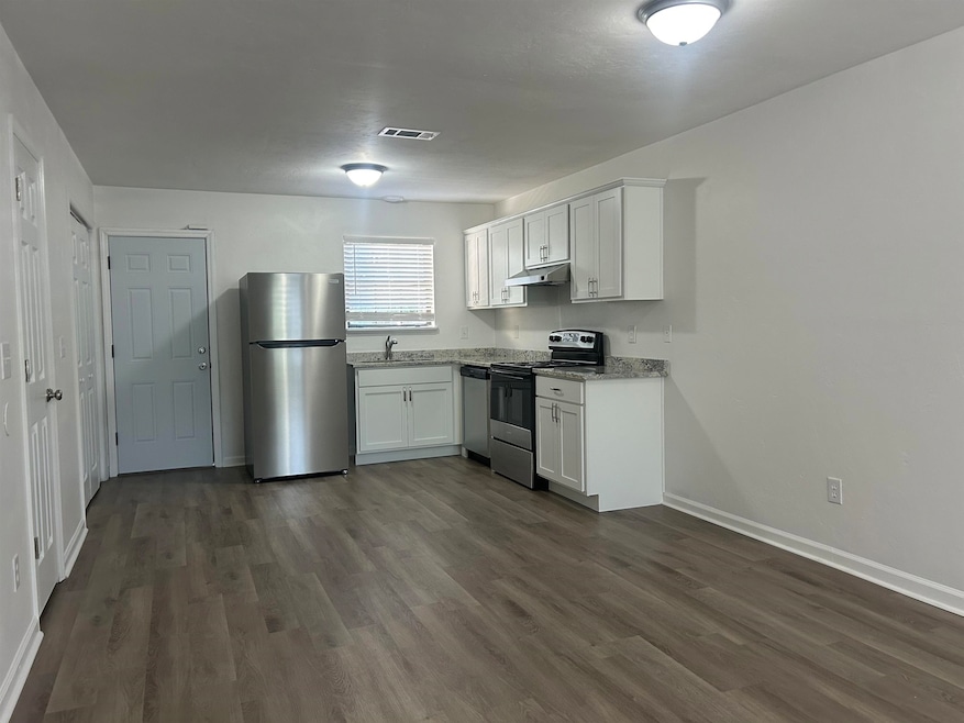 For Rent $1,300/month