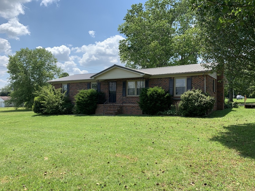 415 Castle St, McMinnville, TN 37110 - photo 1