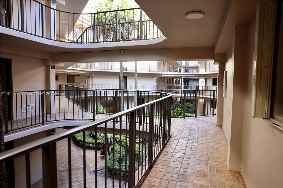 Horizons West unit 216, Miami, FL 33183 - photo 1