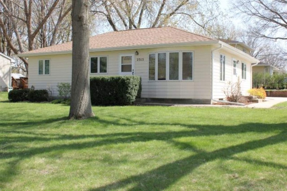 2315 Valley High Dr, Cedar Falls, IA 50613 - photo 1