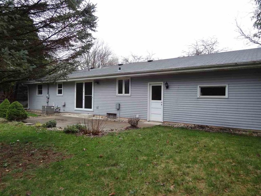 1719 N Birchwood Ave, Appleton, WI 54914 - photo 1