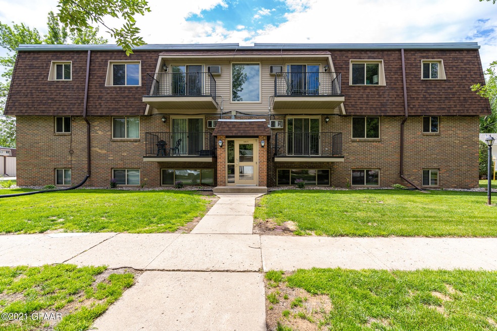 1815 21st Ave S unit 103, Grand Forks, ND 58201 - photo 1