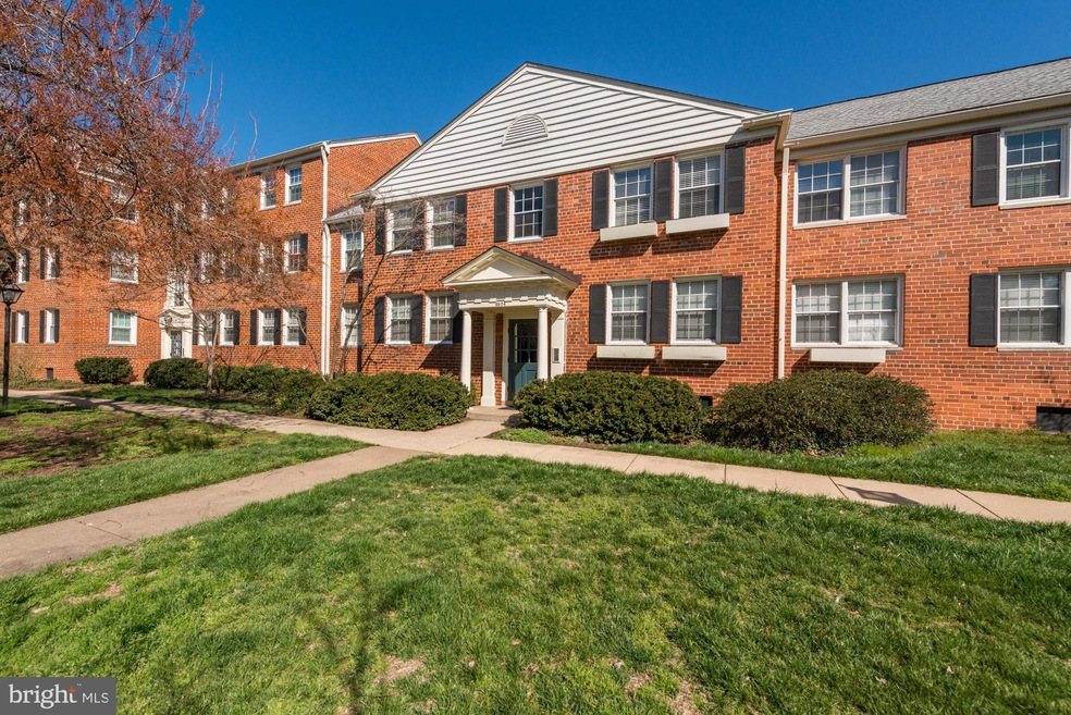 6604 Boulevard View unit J, Alexandria, VA 22307 - photo 1