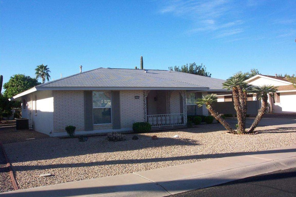 10609 W Mission Ln, Sun City, AZ 85351 - photo 1