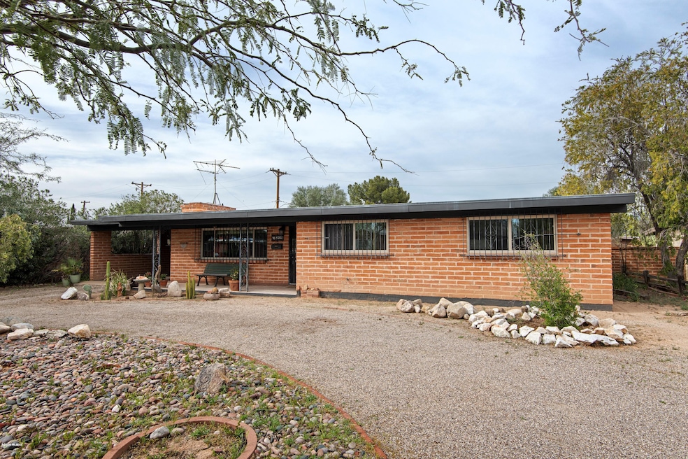 5211 E 3rd St, Tucson, AZ 85711 - photo 1