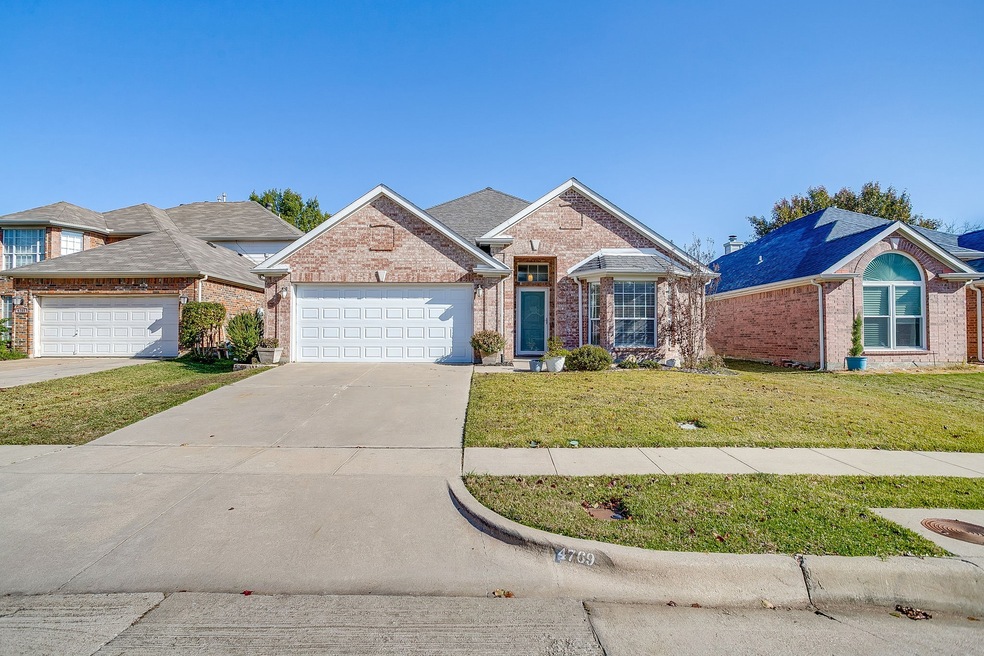 4769 Parkmount Dr, Fort Worth, TX 76137 - photo 1