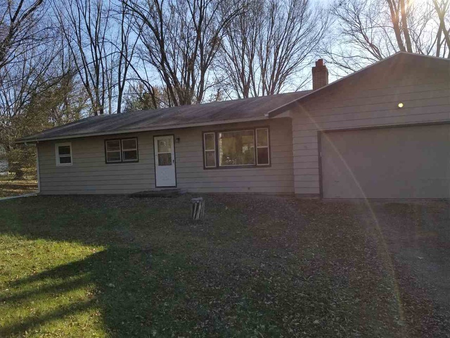 523 Hillcrest Ln, Brooklyn, WI 53521 - photo 1