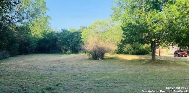 524 E Seidemann St, Seguin, TX 78155 - photo 1