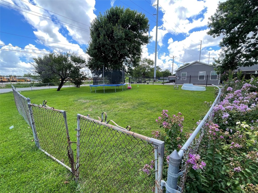 3162 Golfcrest Blvd, Houston, TX 77087 - photo 1