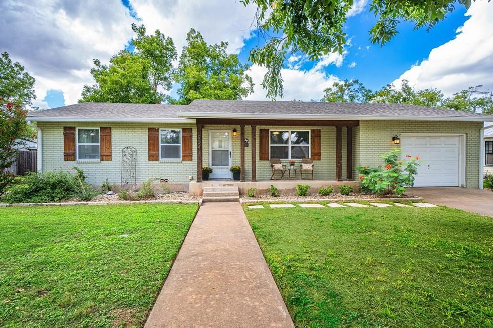 504 Cora St, Fredericksburg, TX 78624 - photo 1