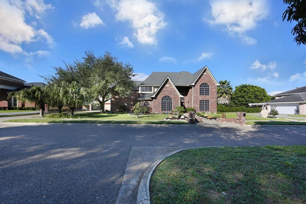 106 Southgate Blvd, Weslaco, TX 78596 - photo 1