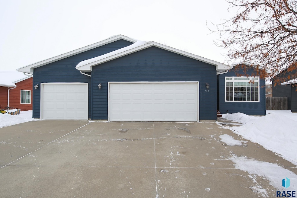 712 S 7th Ave, Brandon, SD 57005 - photo 1