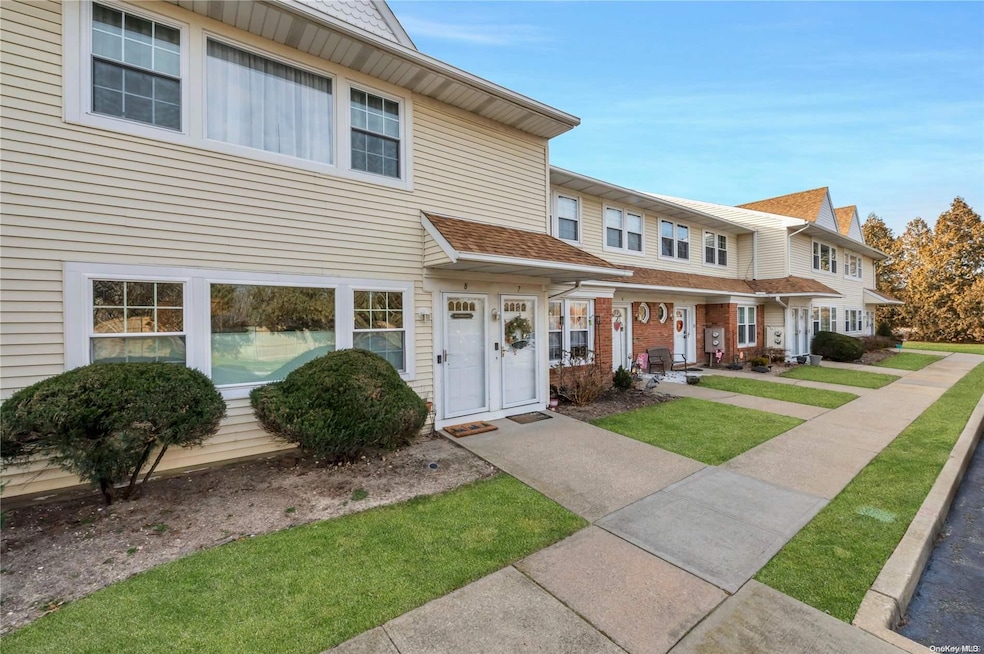 8 Gazebo Ln, Holtsville, NY 11742 - photo 1