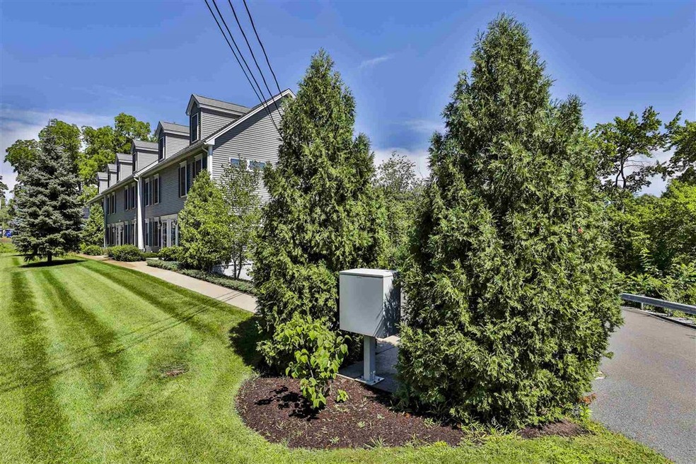 747 Mammoth Rd unit 4, Manchester, NH 03104 - photo 1