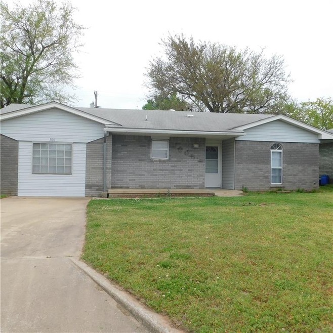 301 N Eastern Ave, Shawnee, OK 74801 - photo 1