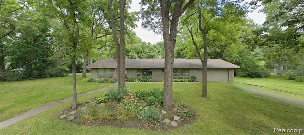 5965 Wing Lake Rd, Bloomfield Hills, MI 48301 - photo 1