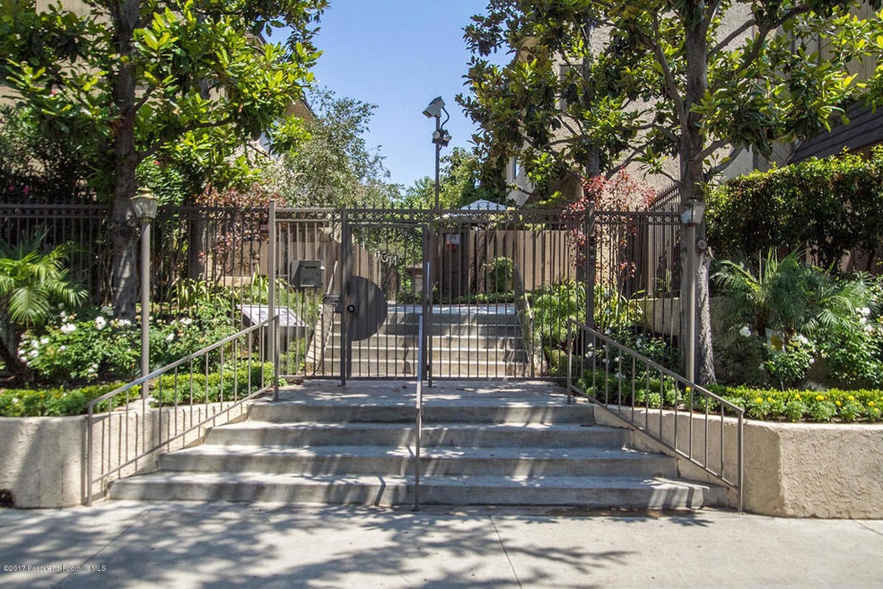 Sherman Way 15031, Unit A 002-mls