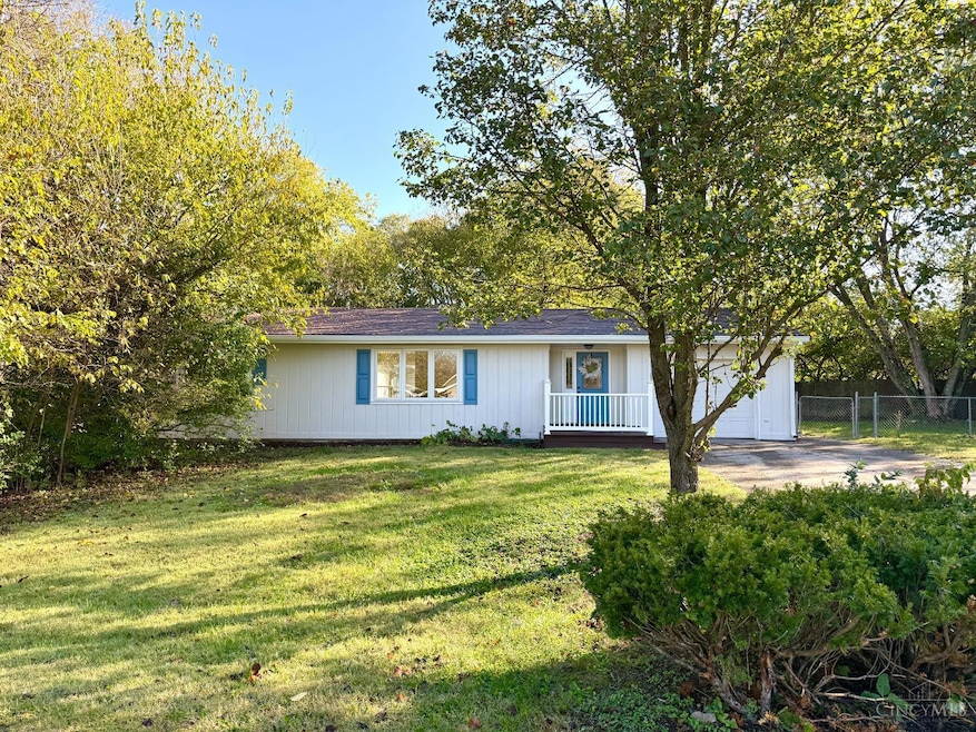 176 Lakeview Dr, Middletown, OH 45044 - photo 1