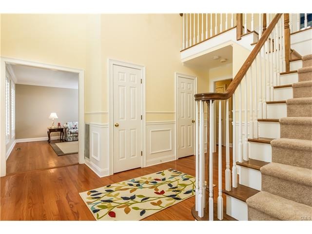 16 Brandywine Ln, Sandy Hook, CT 06482 - photo 1