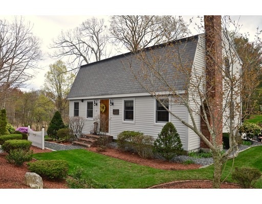 19 Guernsey St, Medway, MA 02053 - photo 1