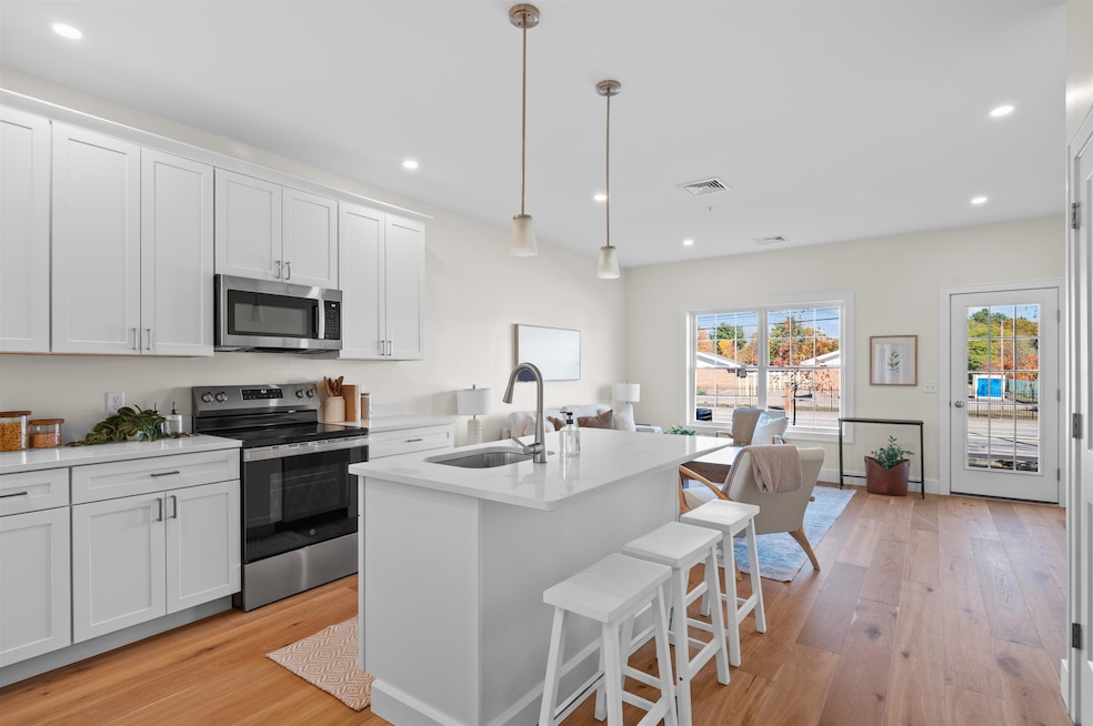 13 Suffolk Rd unit 8, Concord, NH 03303 - photo 1